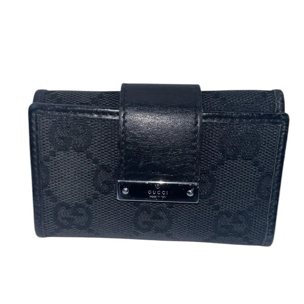 Authentic Vintage Gucci Black/Silver Keyholder